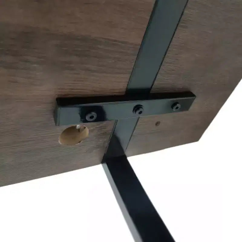 Table à manger industrielle rustique et moderne (4-6 places), bois MDF de 3,8 cm d'épaisseur, pieds en métal noir, polyvalente.