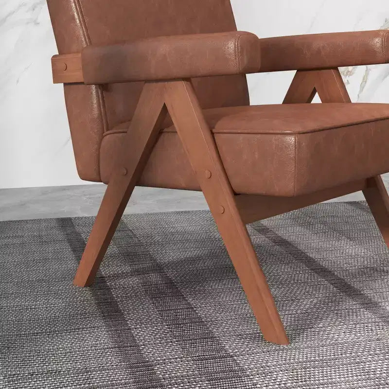 Chaise en bois rembourrée avec accoudoirs