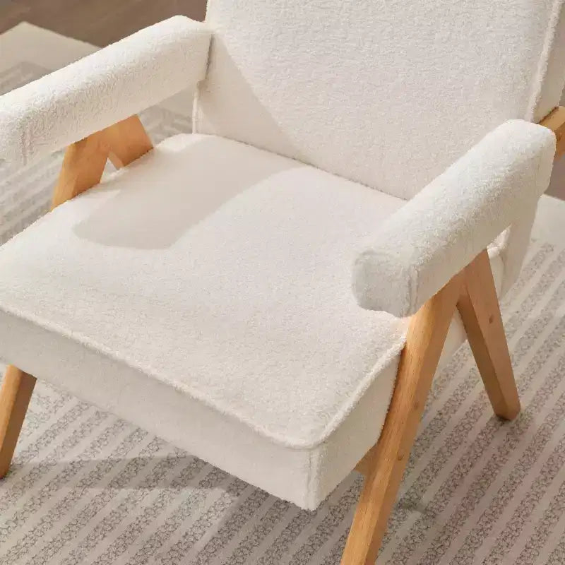 Chaise en bois rembourrée avec accoudoirs