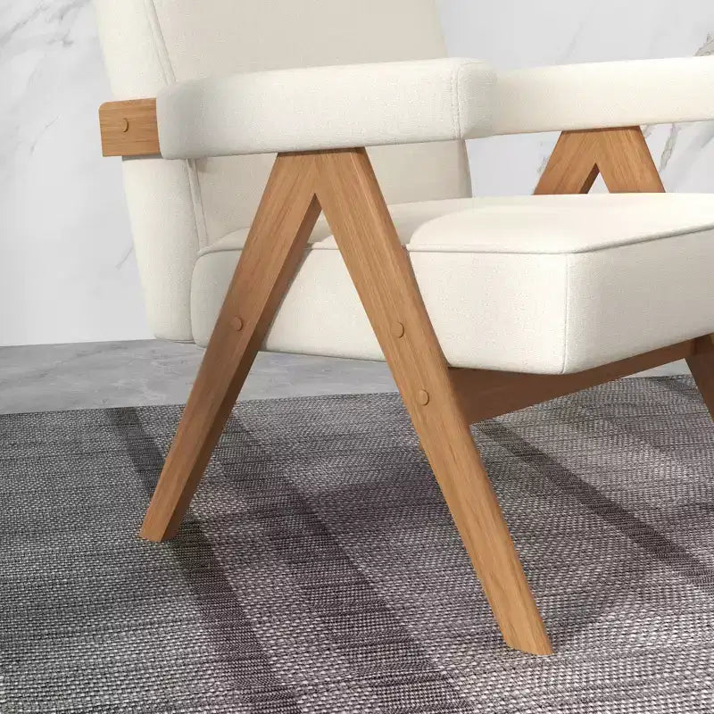 Chaise en bois rembourrée avec accoudoirs