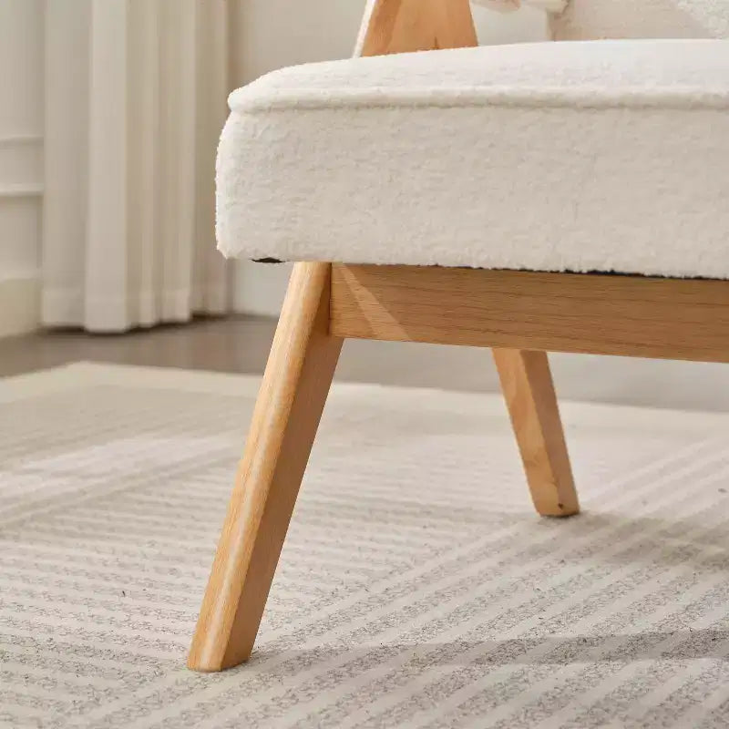 Chaise en bois rembourrée avec accoudoirs