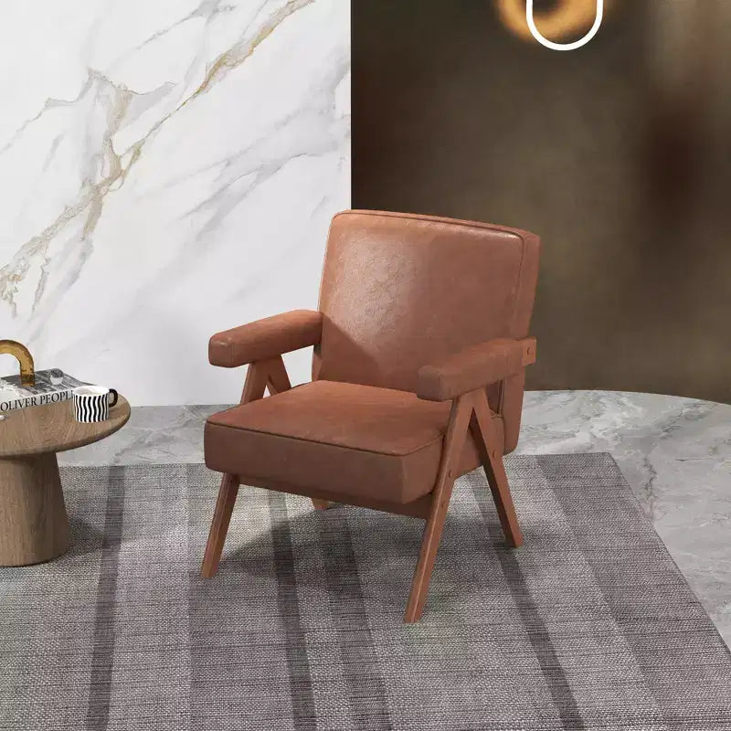 Chaise en bois rembourrée avec accoudoirs