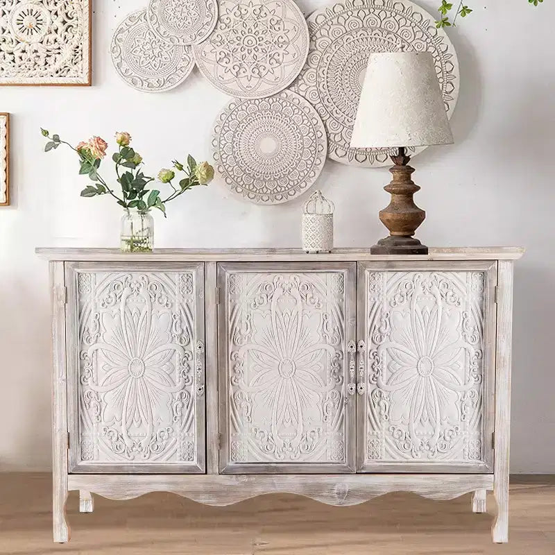 Meuble d'appoint rustique avec 3 portes sculptées, buffet d'appoint vintage avec étagères