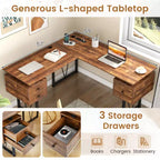 Bureau d'ordinateur en L de 150 cm avec prises électriques et 3 tiroirs de rangement, poste de travail informatique industriel avec cadre en métal robuste, marron rustique