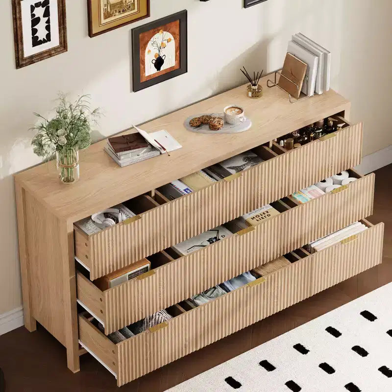 Commode à 9 tiroirs pour chambre à coucher, commode en bois de 58,5 po de large avec poignées dorées, organisateur de rangement de vêtements cannelé, meuble TV pour couloir, noyer